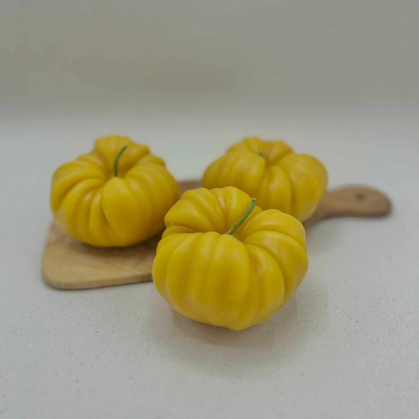 GOLDEN HEIRLOOM TOMATO BEESWAX CANDLE