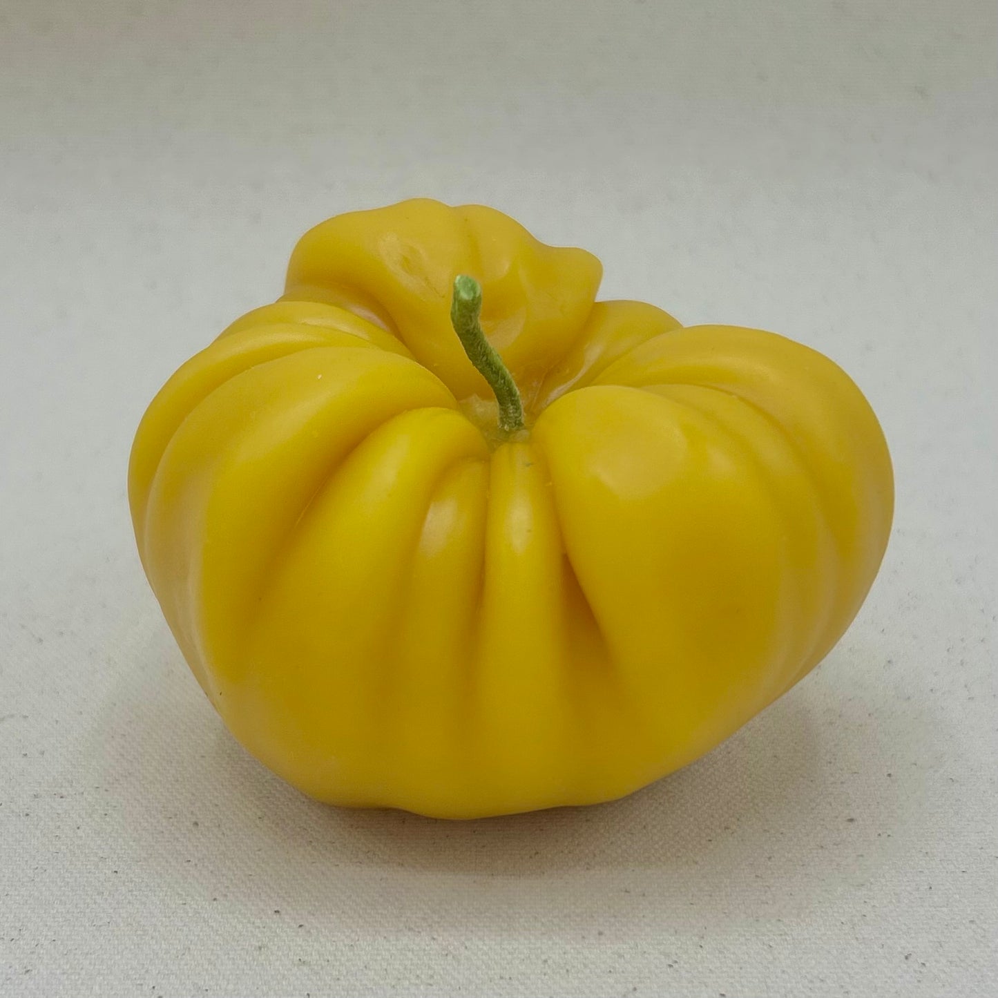 GOLDEN HEIRLOOM TOMATO BEESWAX CANDLE