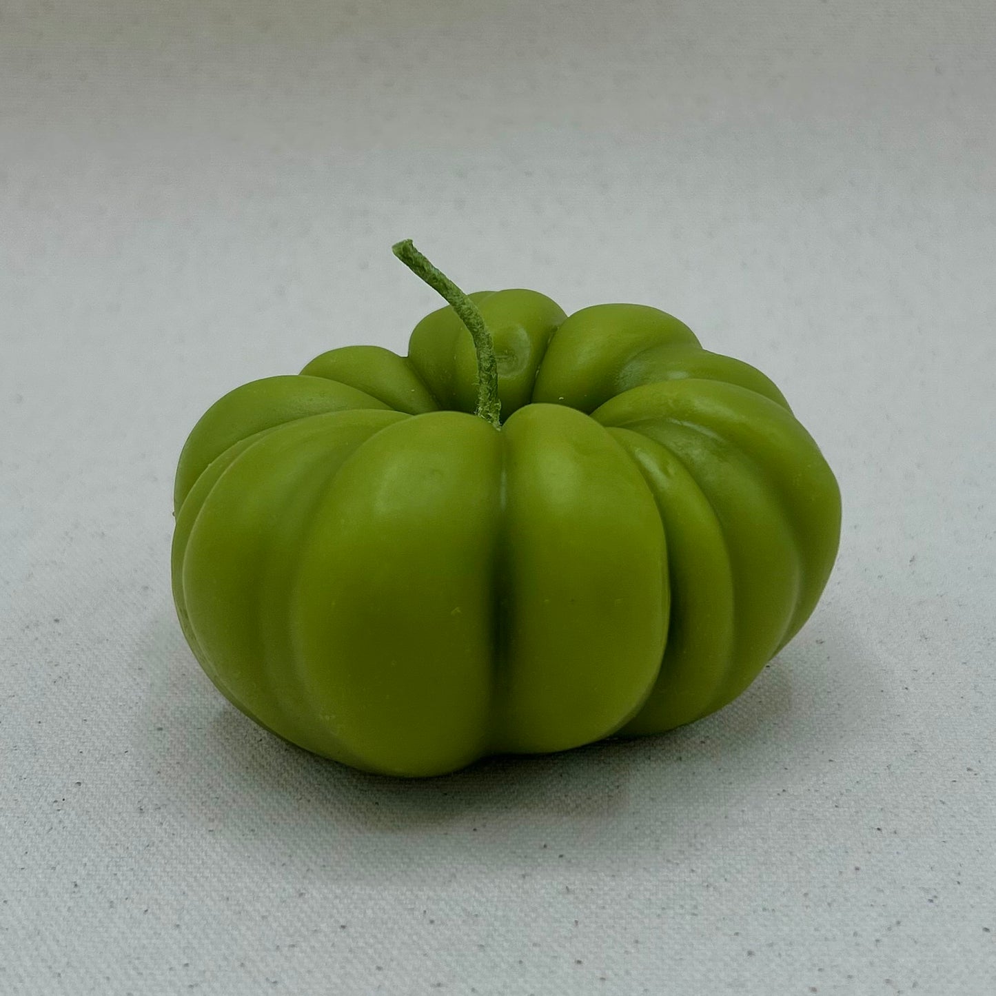 GREEN HEIRLOOM TOMATO BEESWAX CANDLE