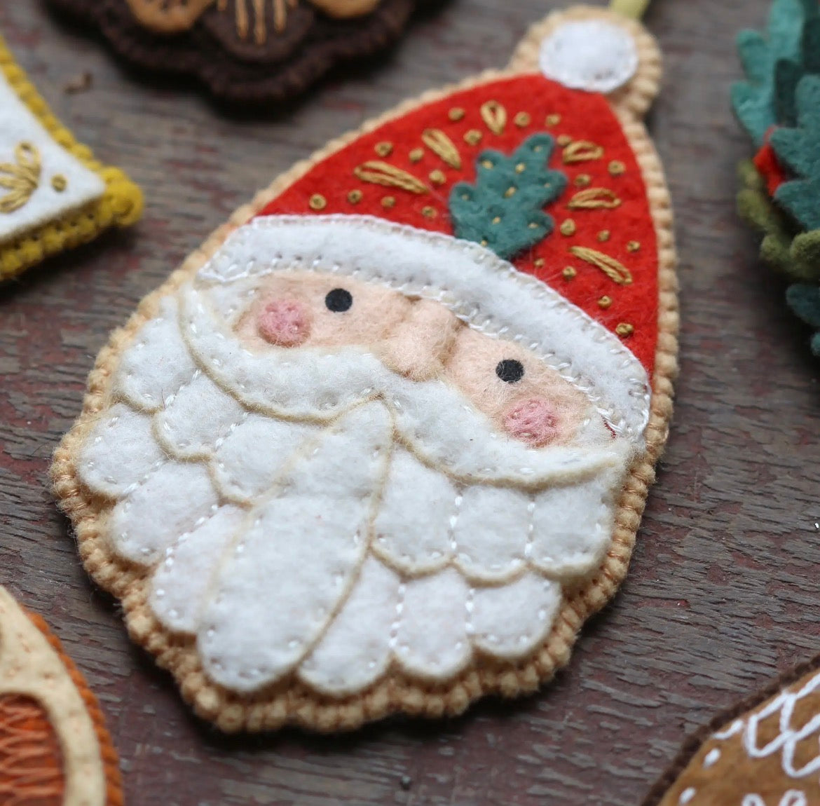 FELT ORNAMENT STITCHING KIT
